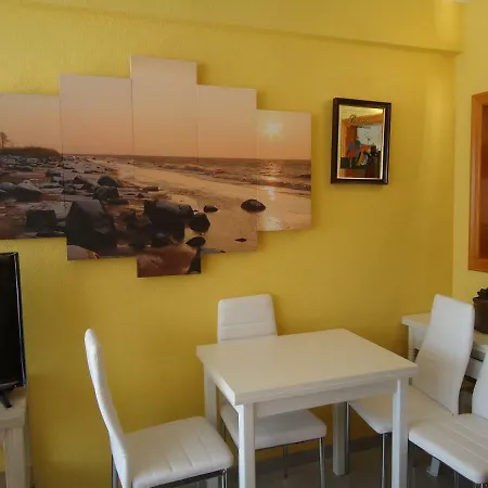 Poniente Edificio Triton Trg 아파트 *